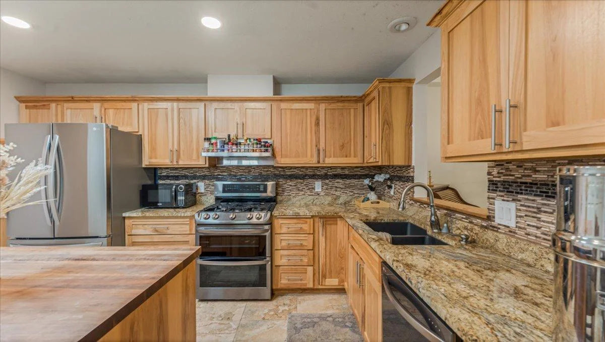 539 Deer Ridge Lane, Maplewood, MN 55119