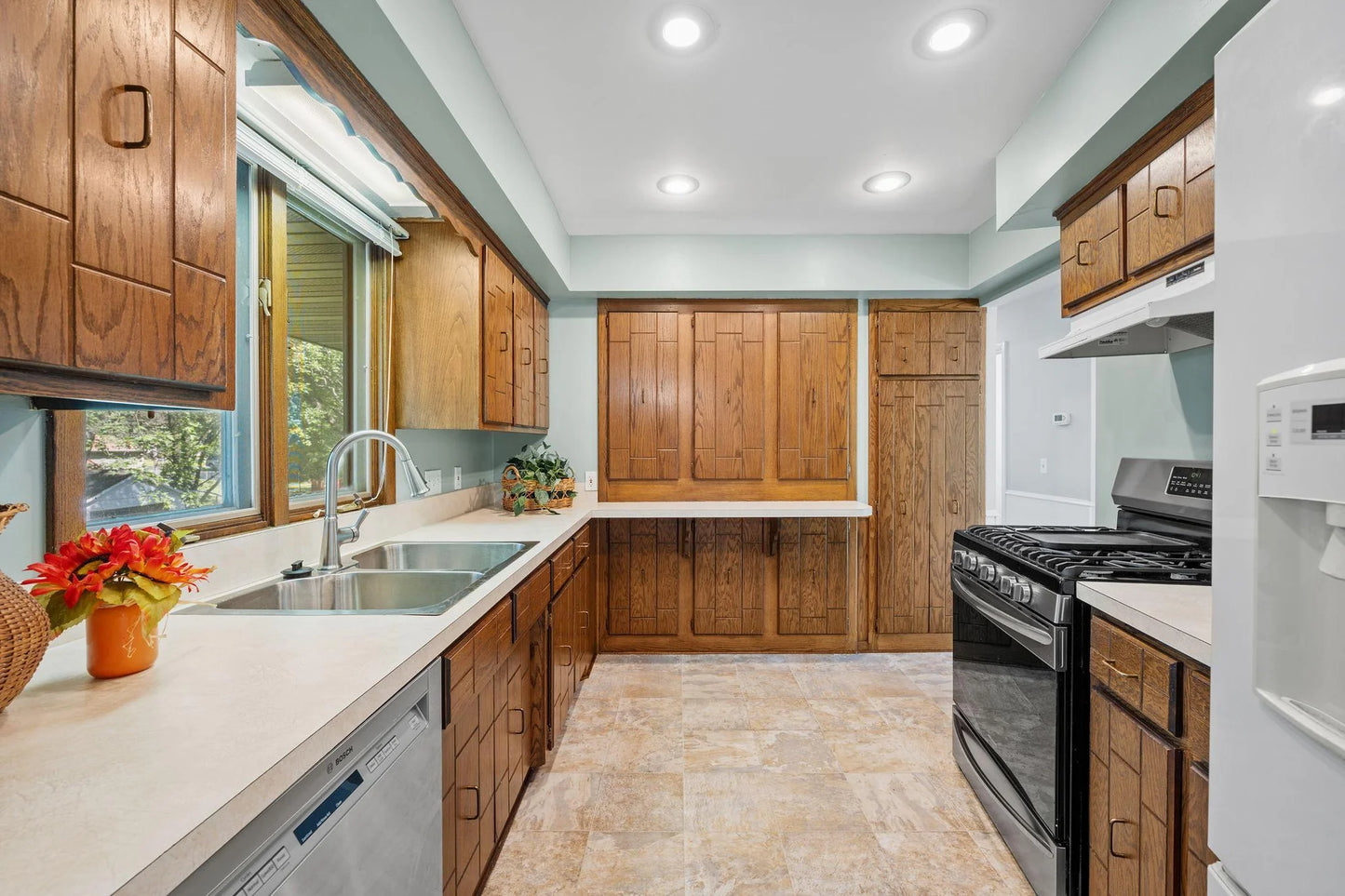 5237 Sunnyside Road, Mounds View, MN 55112