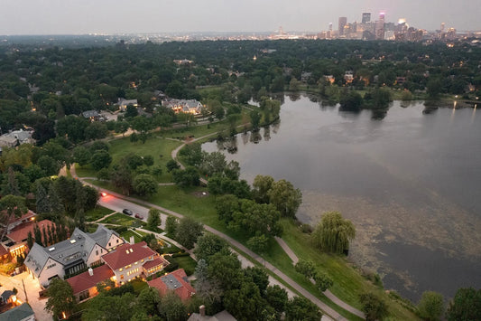 2554 Lake Of The Isles Parkway, Minneapolis, MN 55405
