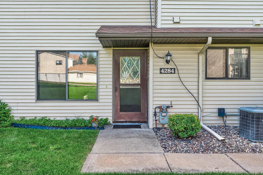 4284 Parkview Court, Vadnais Heights, MN 55127