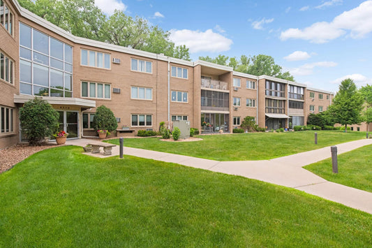 4370 Brookside Court, Edina, MN 55436