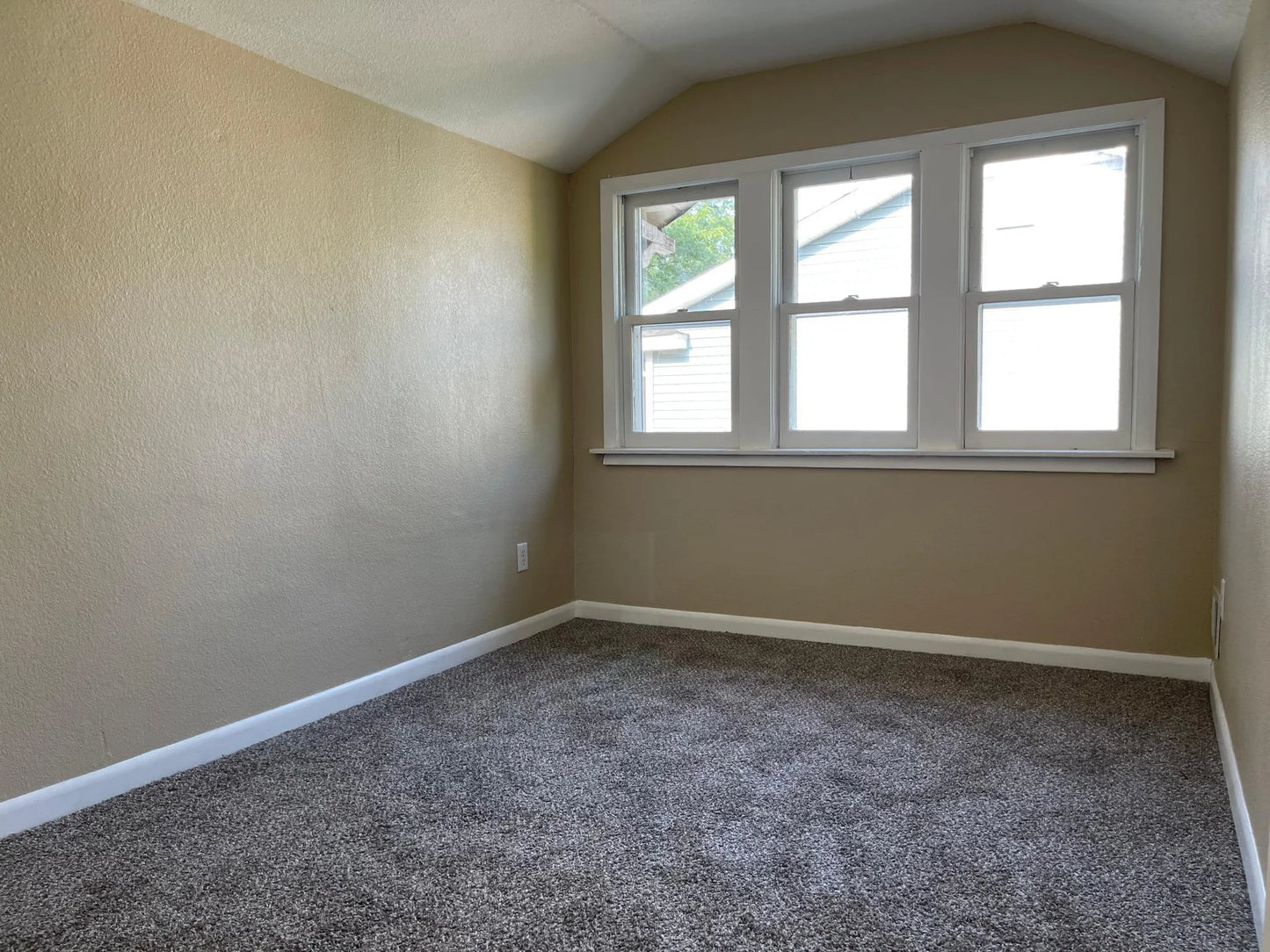 482 Edmund Avenue, Saint Paul, MN 55103