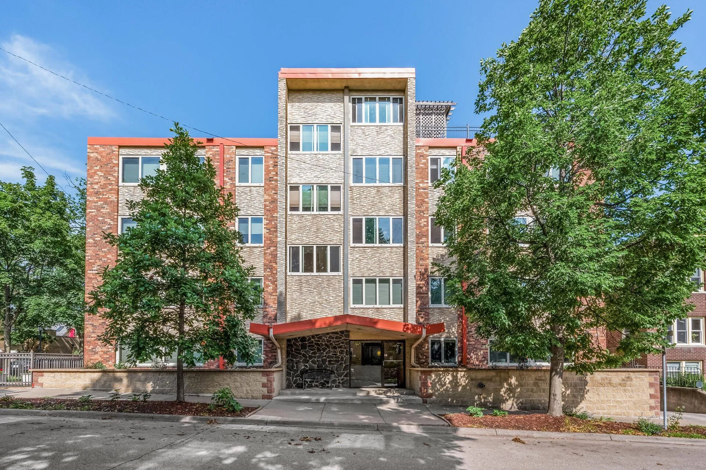 1901 Emerson Avenue, Minneapolis, MN 55403