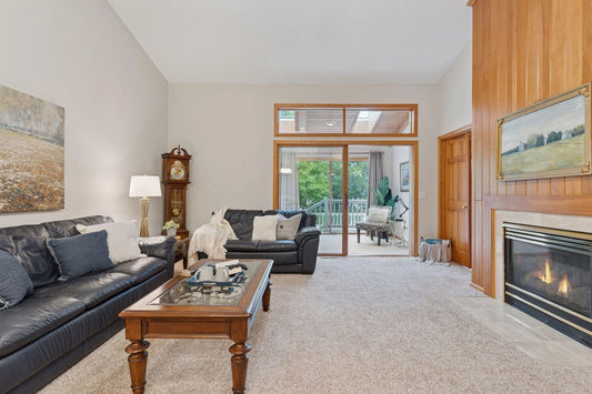 502 Deer Ridge Lane, Maplewood, MN 55119