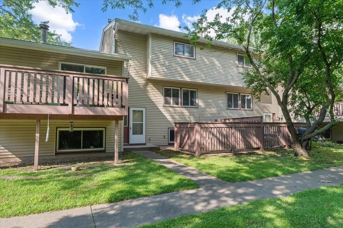 4788 Grenwich Way, Oakdale, MN 55128