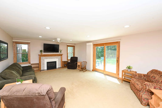 4760 Vine Hill Road, Deephaven, MN 55331