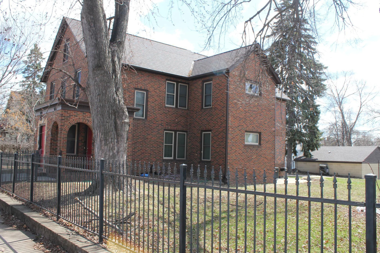 696 Hawthorne Avenue, Saint Paul, MN 55106