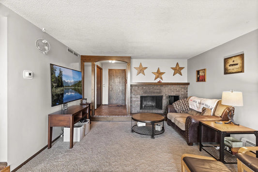 6085 Lincoln Drive, Edina, MN 55436