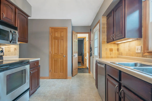 521 Unique Drive, Burnsville, MN 55337