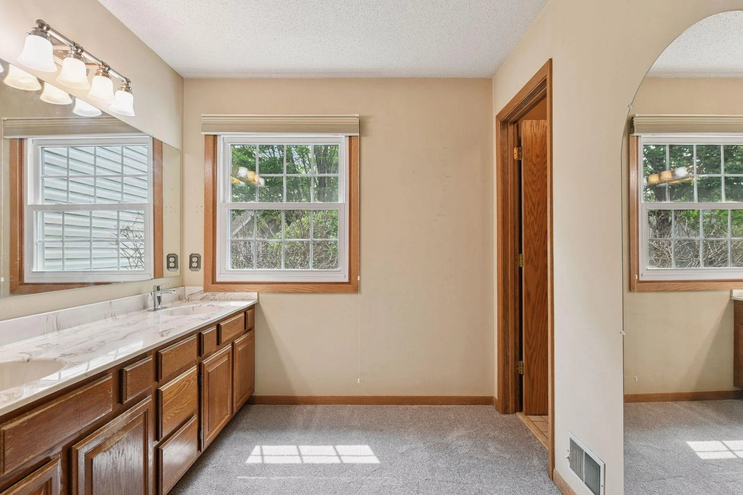 10246 Lee Drive, Eden Prairie, MN 55347