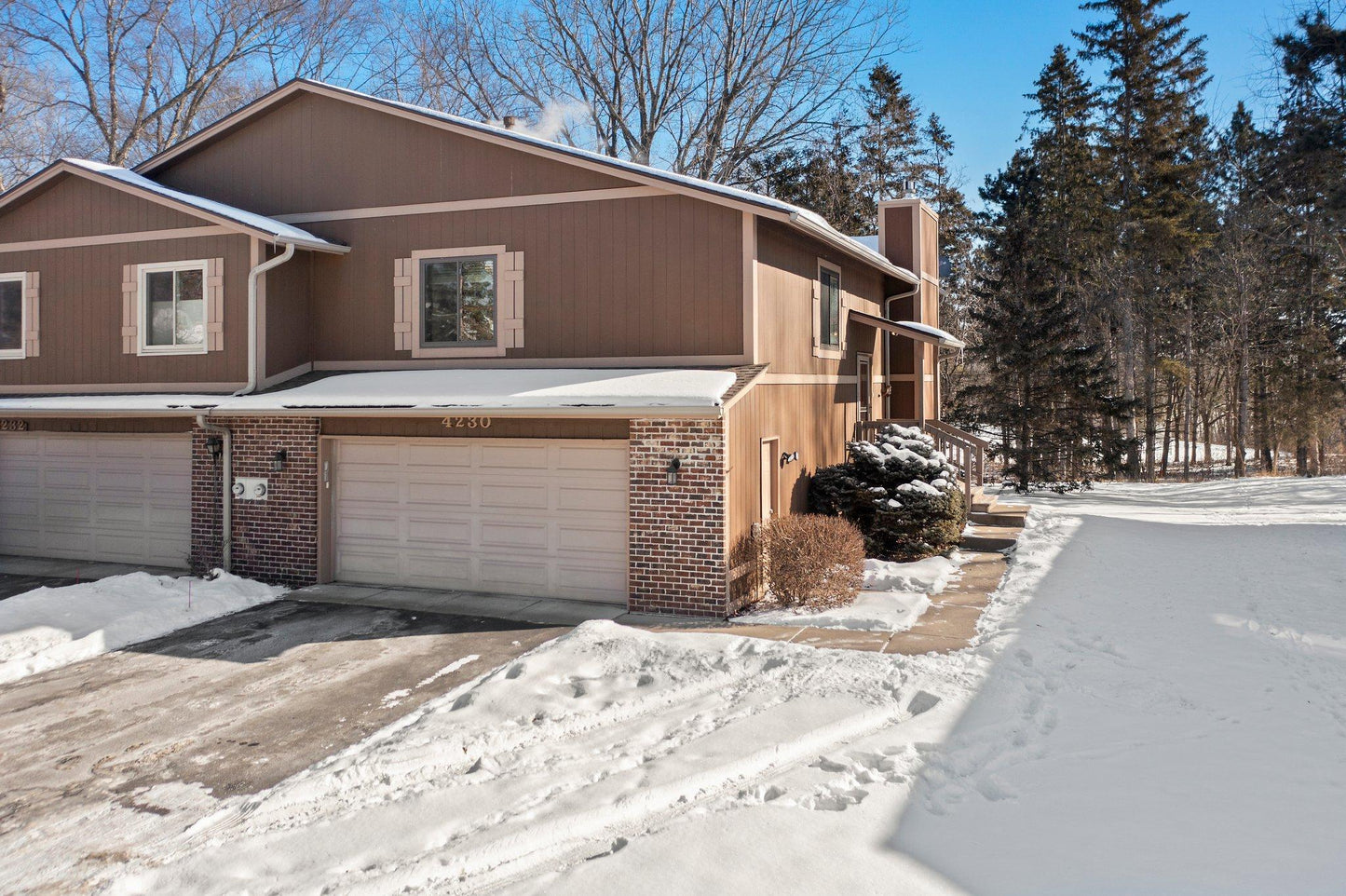 4230 Thornhill Ln , Vadnais Heights, MN 55127