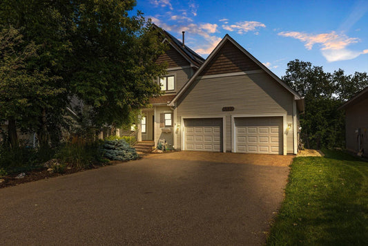 606 Sterling Street, Maplewood, MN 55119