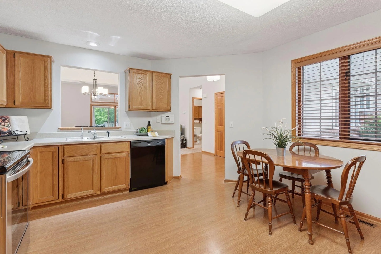 502 Deer Ridge Lane, Maplewood, MN 55119
