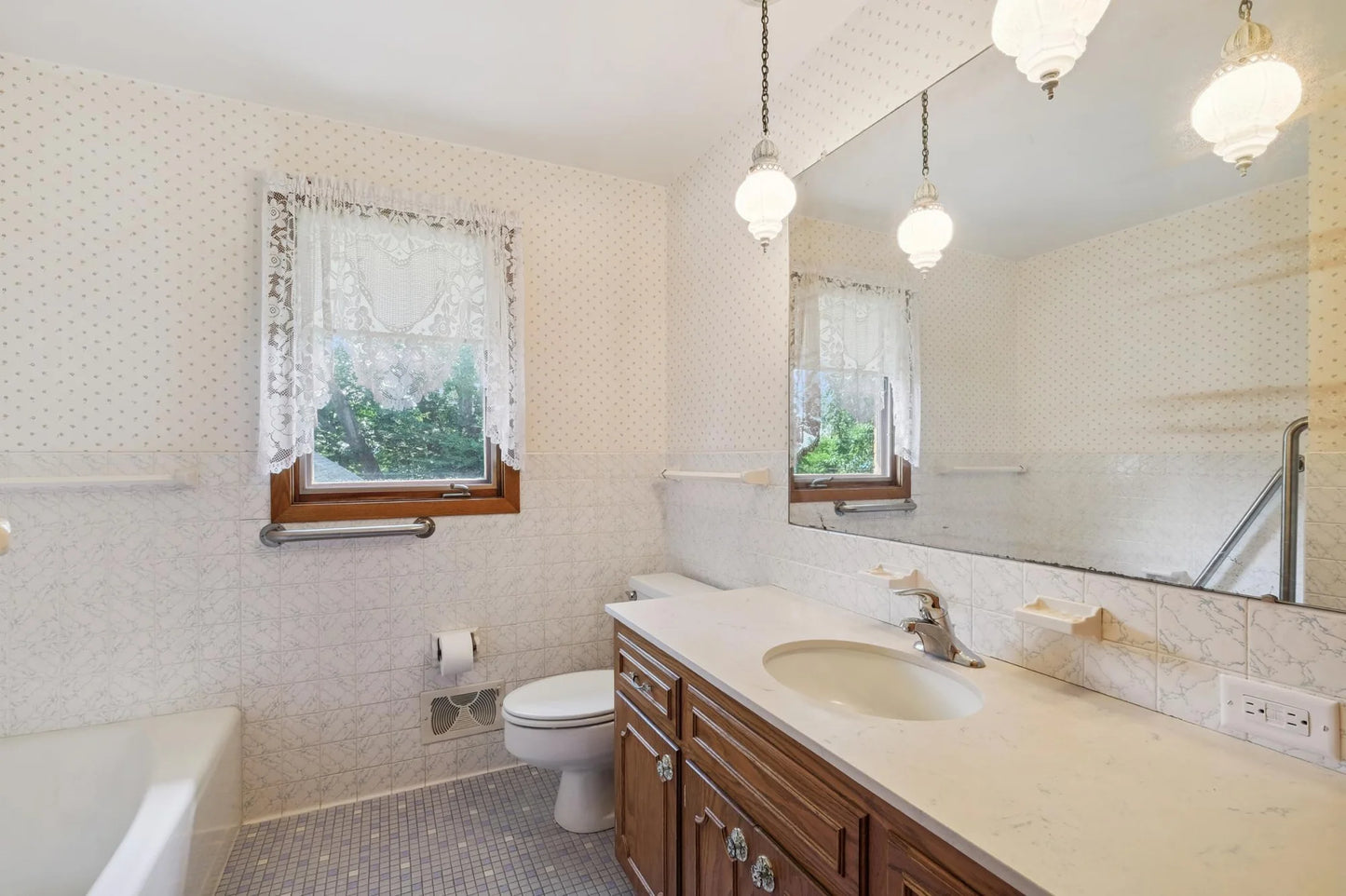 528 Lexington Parkway, Saint Paul, MN 55116