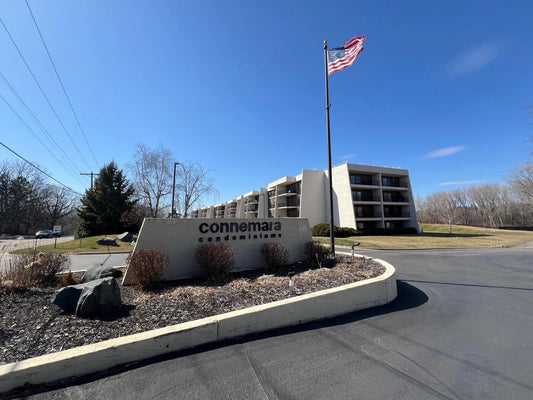 2485 Londin Lane, Maplewood, MN 55119