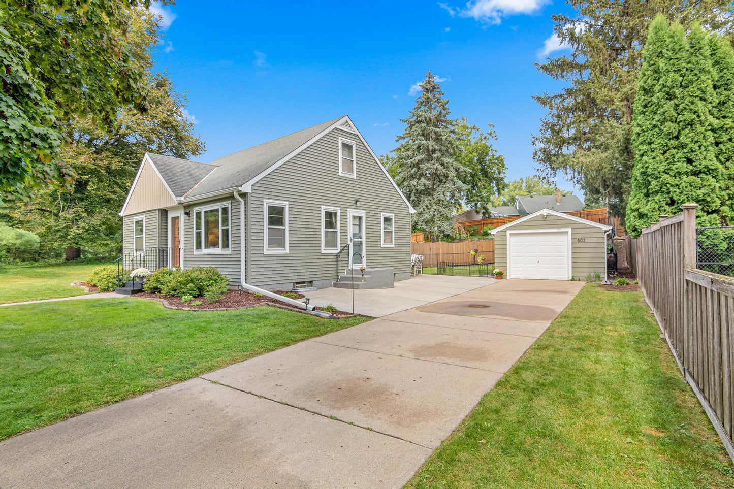 503 Glenwood Avenue, Roseville, MN 55113