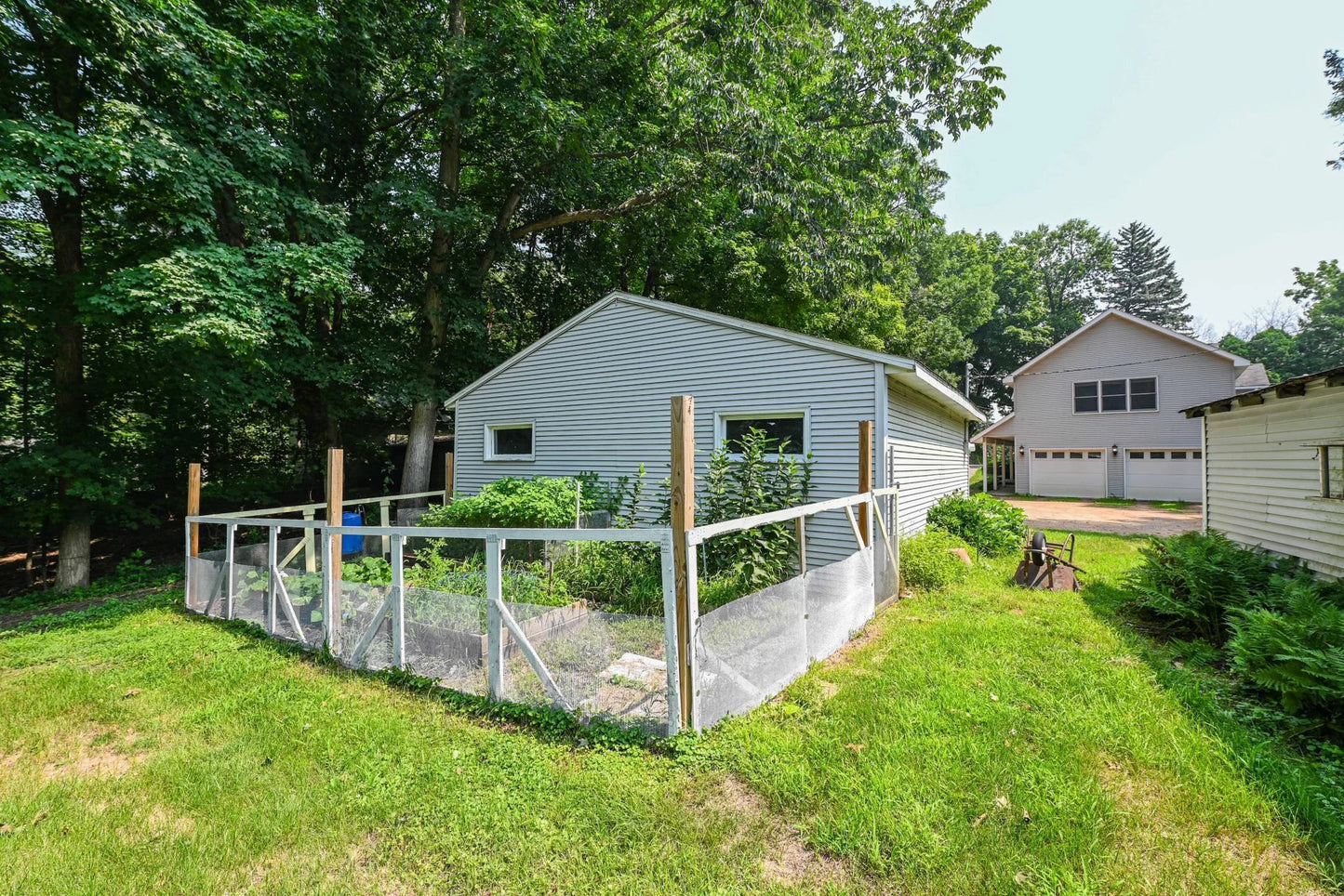 4760 Vine Hill Road, Deephaven, MN 55331