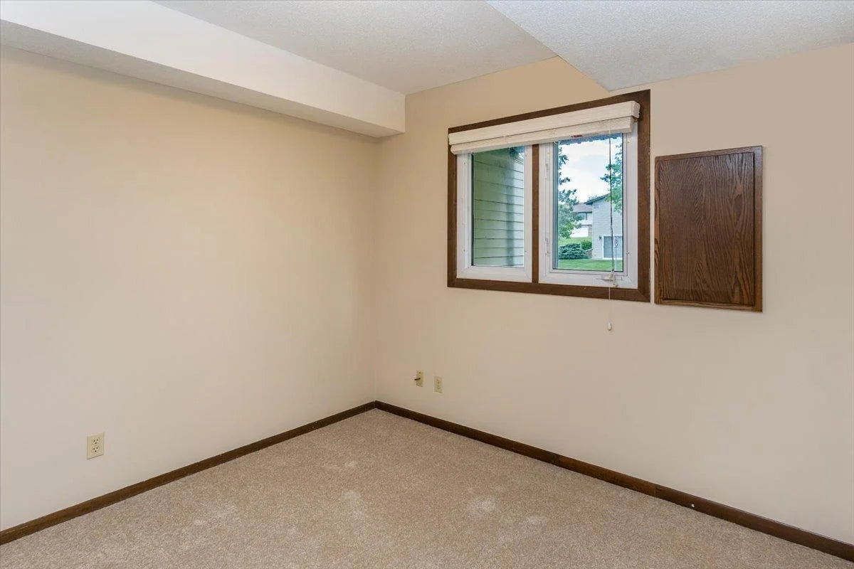 10350 Balsam Lane, Eden Prairie, MN 55347