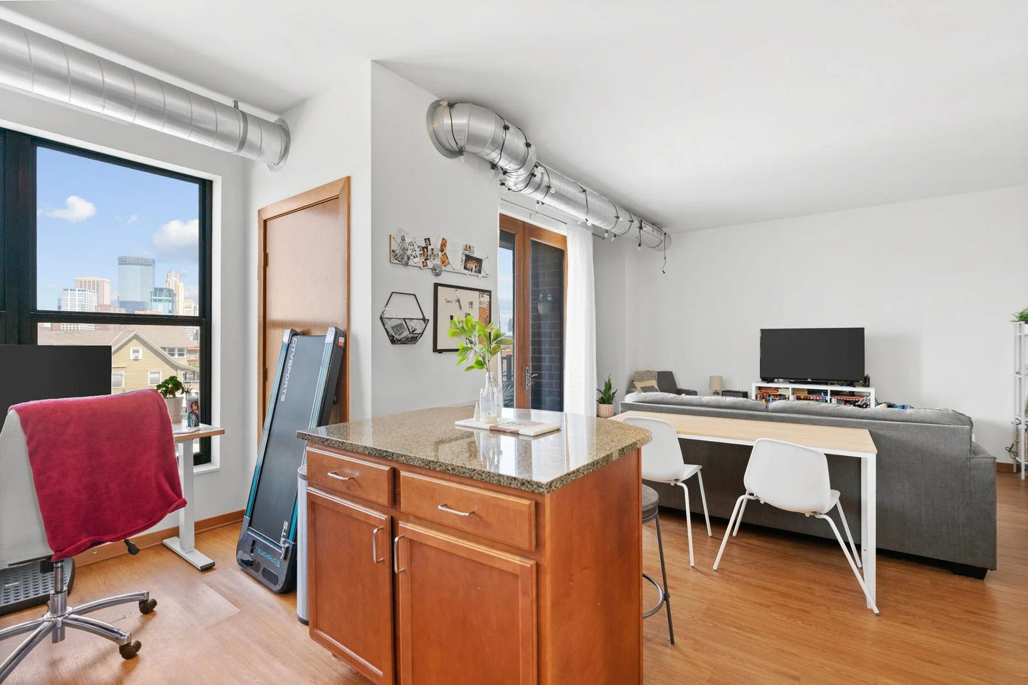15 Franklin Avenue, Minneapolis, MN 55404