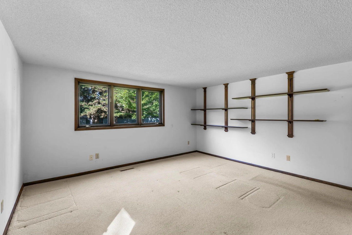 5400 Malibu Drive, Edina, MN 55436