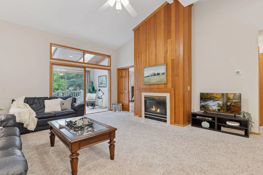 502 Deer Ridge Lane, Maplewood, MN 55119