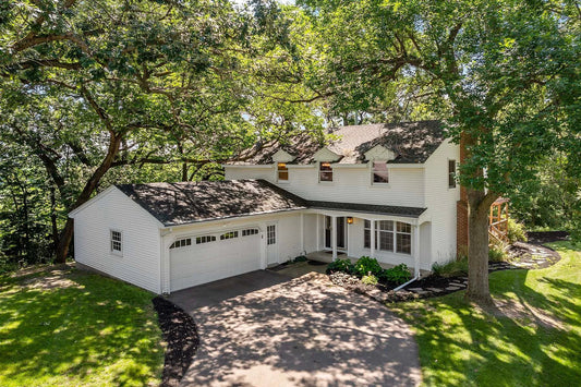 10325 10th Avenue Circle, Bloomington, MN 55420