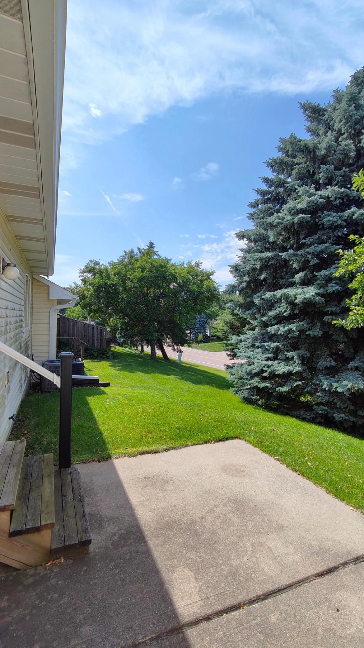 514 Deer Ridge Lane, Maplewood, MN 55119
