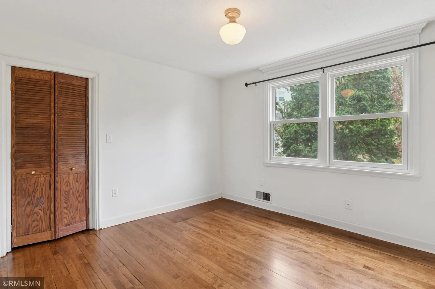 76 Western Avenue, Saint Paul, MN 55102