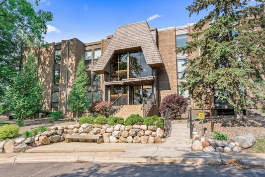 6075 Lincoln Drive, Edina, MN 55436