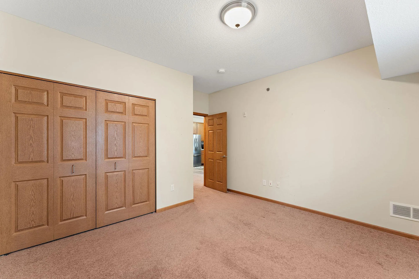 601 LeVander Way, South Saint Paul, MN 55075