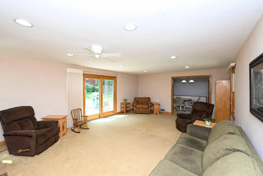 4760 Vine Hill Road, Deephaven, MN 55331