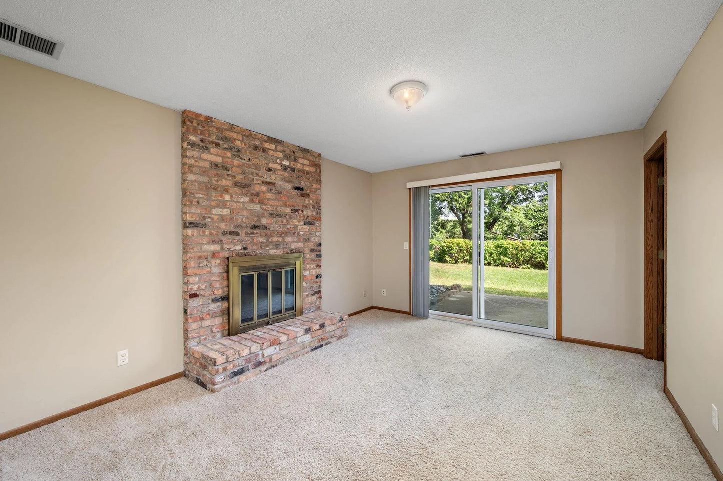 10372 Balsam Lane, Eden Prairie, MN 55347