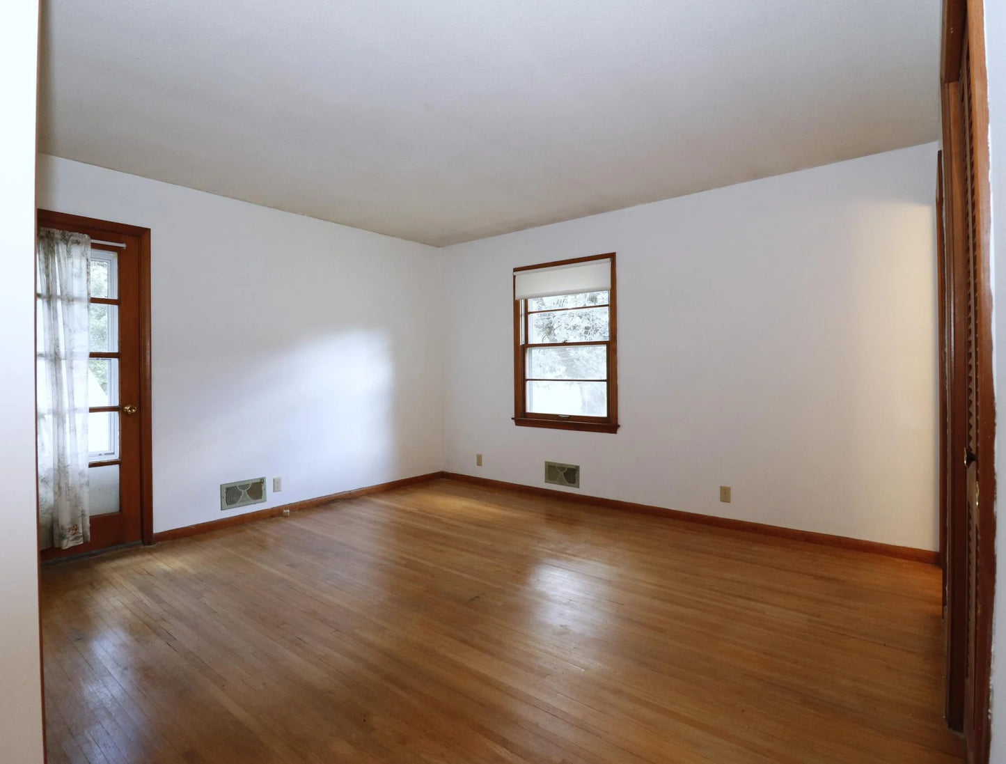 5043 Overlook Circle, Bloomington, MN 55437