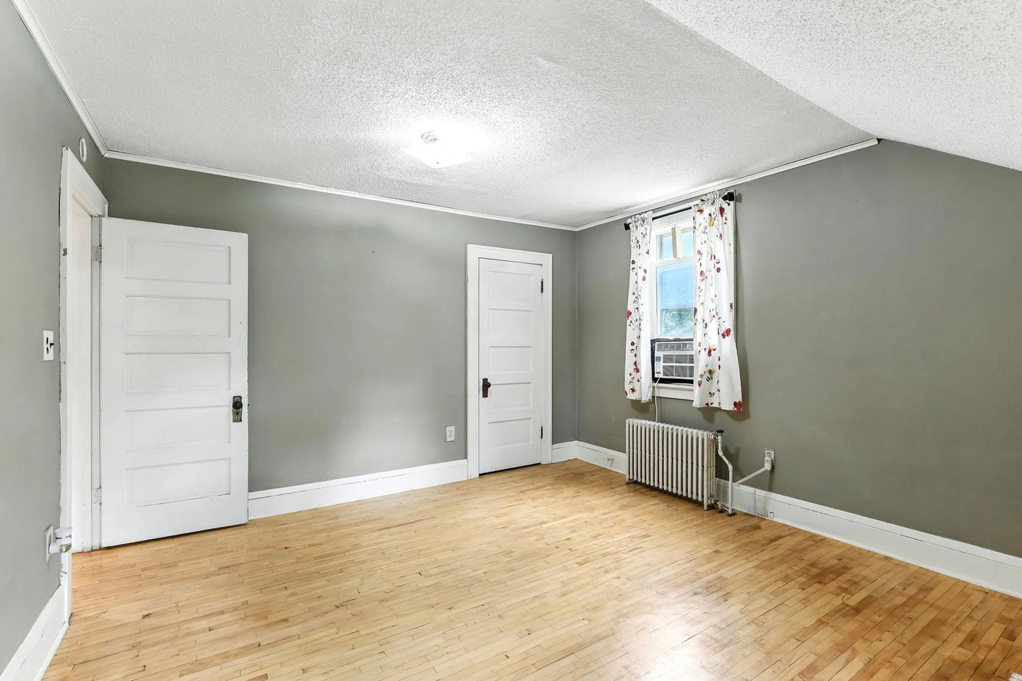 1030 Griffin Avenue, Mahtomedi, MN 55115