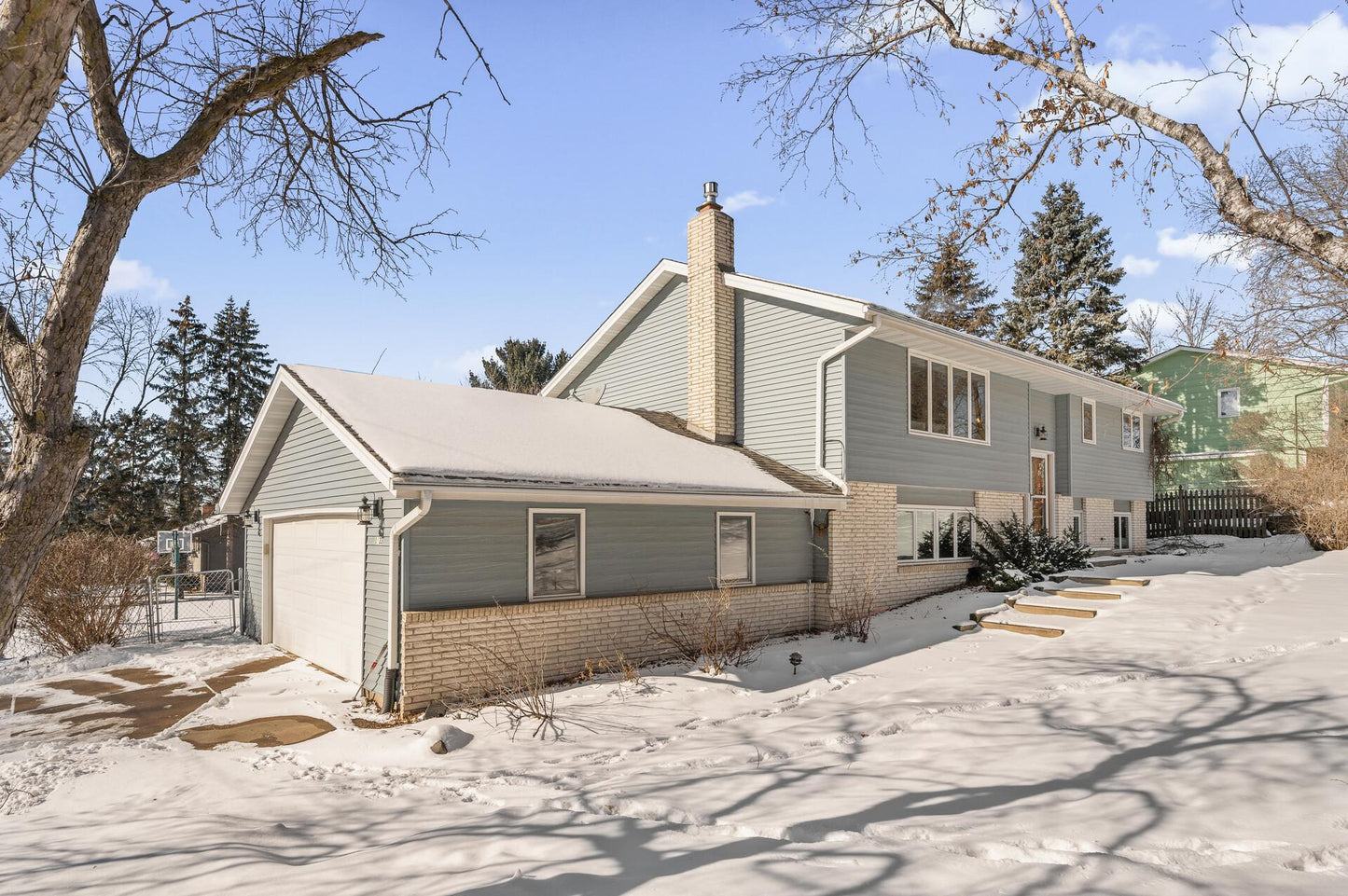 1533 Dodd Road, Mendota Heights, MN 55118