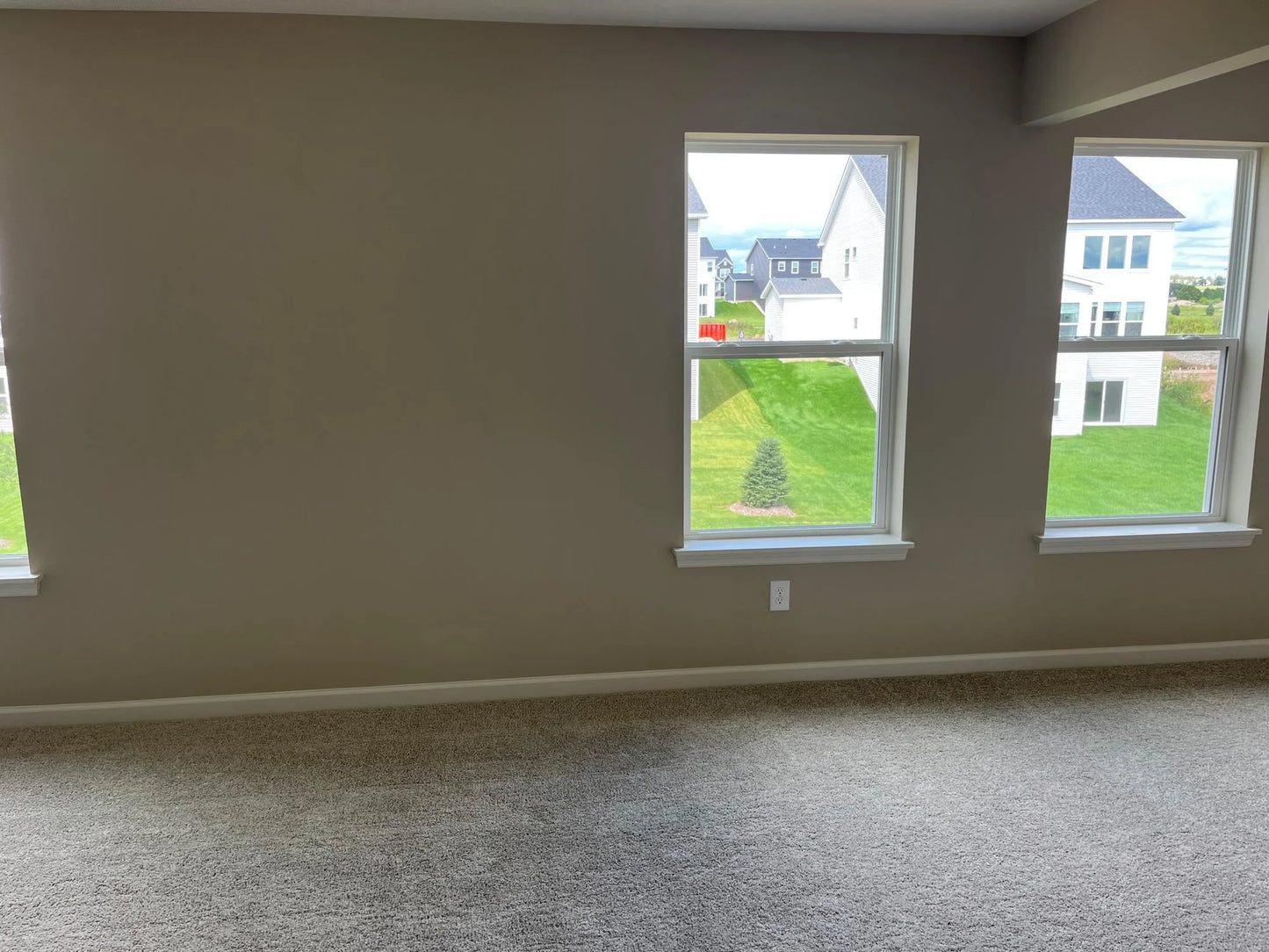 10374 Mcgregor Boulevard, Woodbury, MN 55129