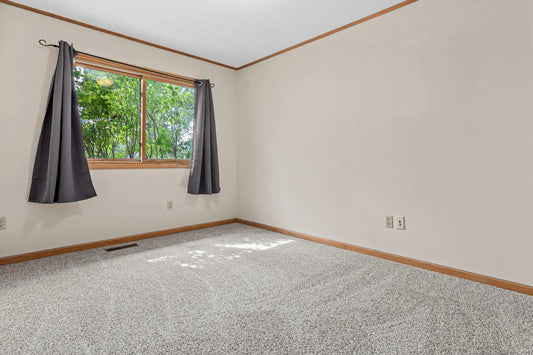 1049 Aston Circle, Burnsville, MN 55337