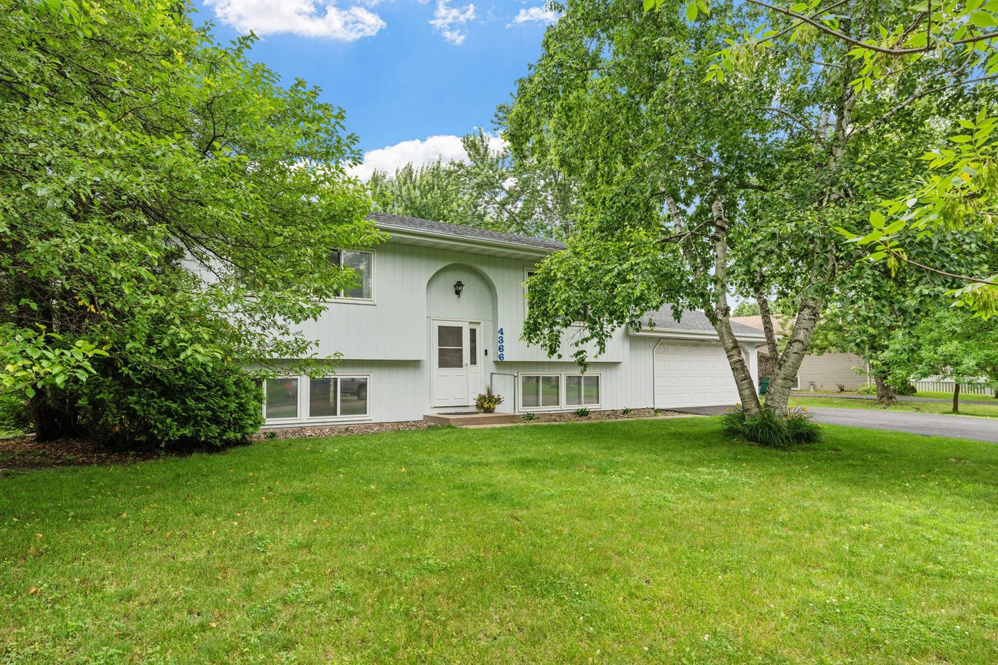 4366 Greenhaven Drive, Vadnais Heights, MN 55127