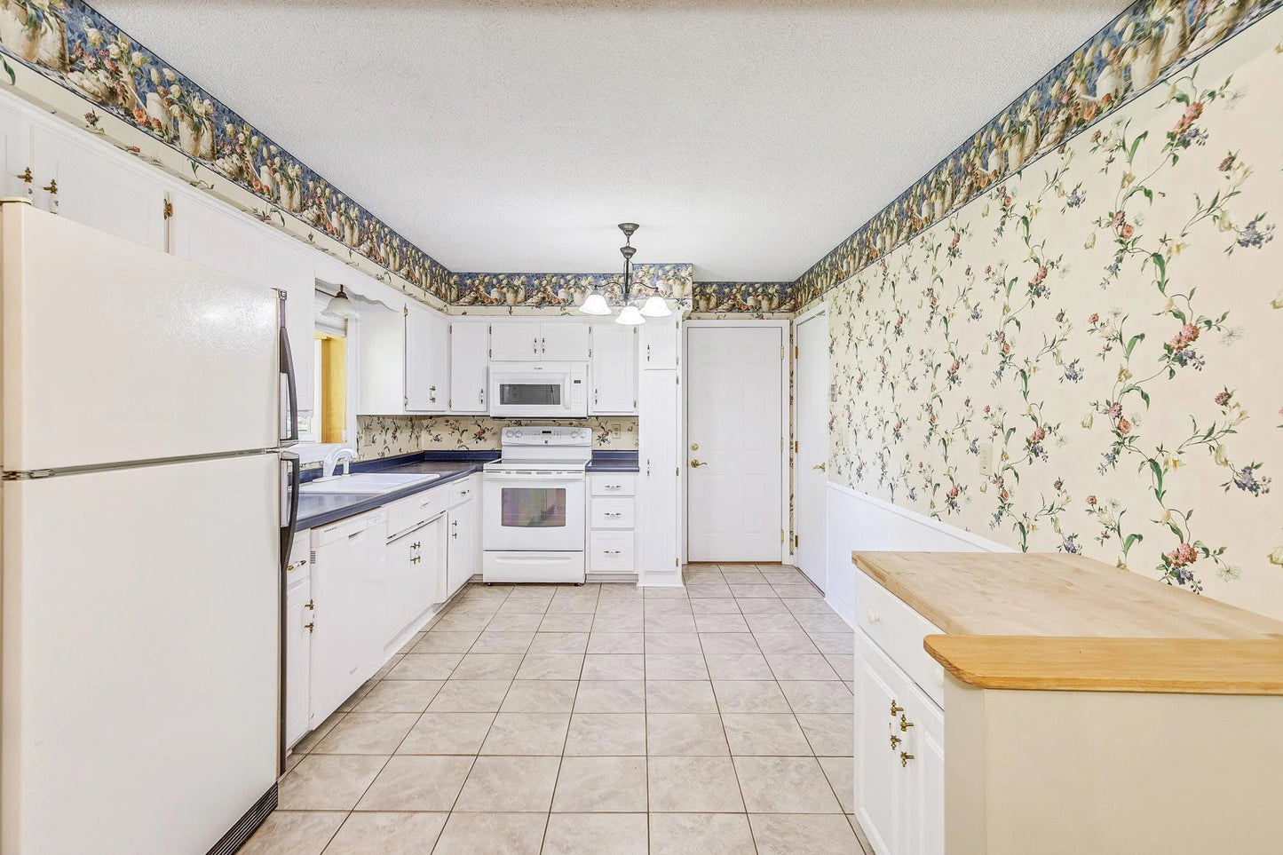4244 Mcmenemy Street, Vadnais Heights, MN 55127