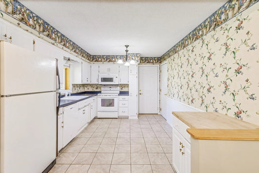 4244 Mcmenemy Street, Vadnais Heights, MN 55127