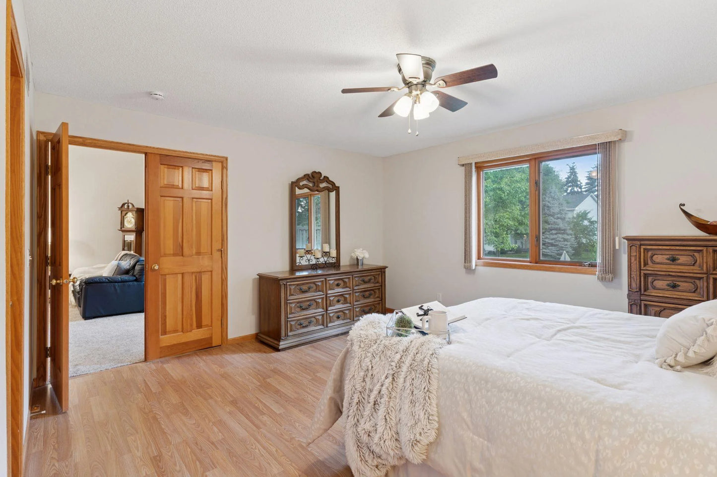 502 Deer Ridge Lane, Maplewood, MN 55119