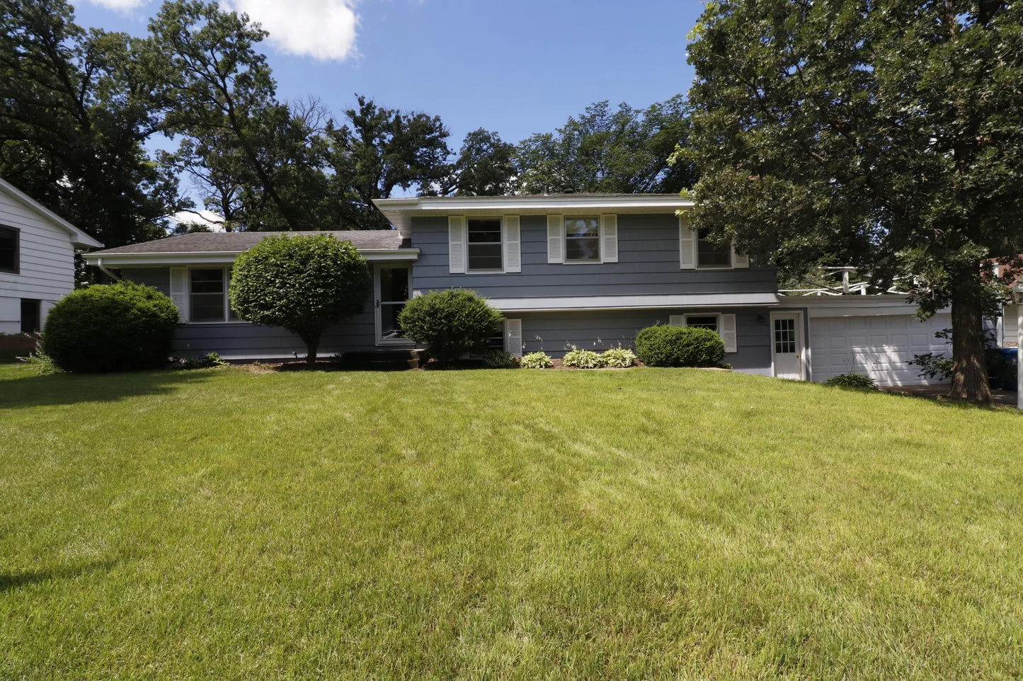 5043 Overlook Circle, Bloomington, MN 55437