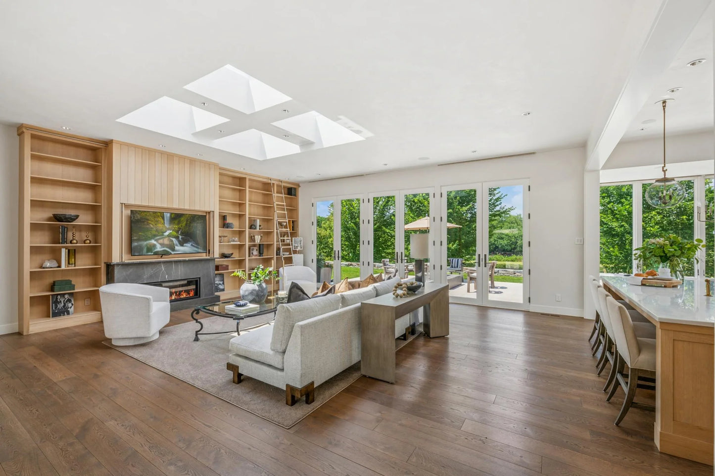 2505 Lake Of The Isles Parkway, Minneapolis, MN 55405