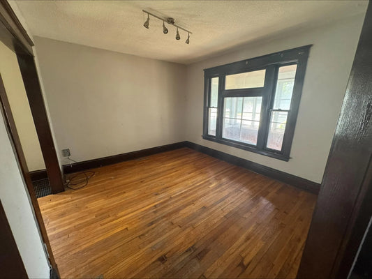 1051 Mclean Avenue, Saint Paul, MN 55106