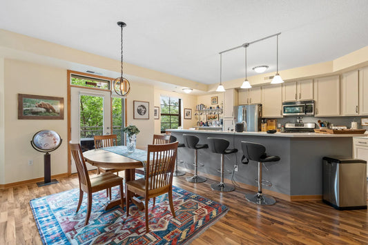 2565 Franklin Avenue, Saint Paul, MN 55114
