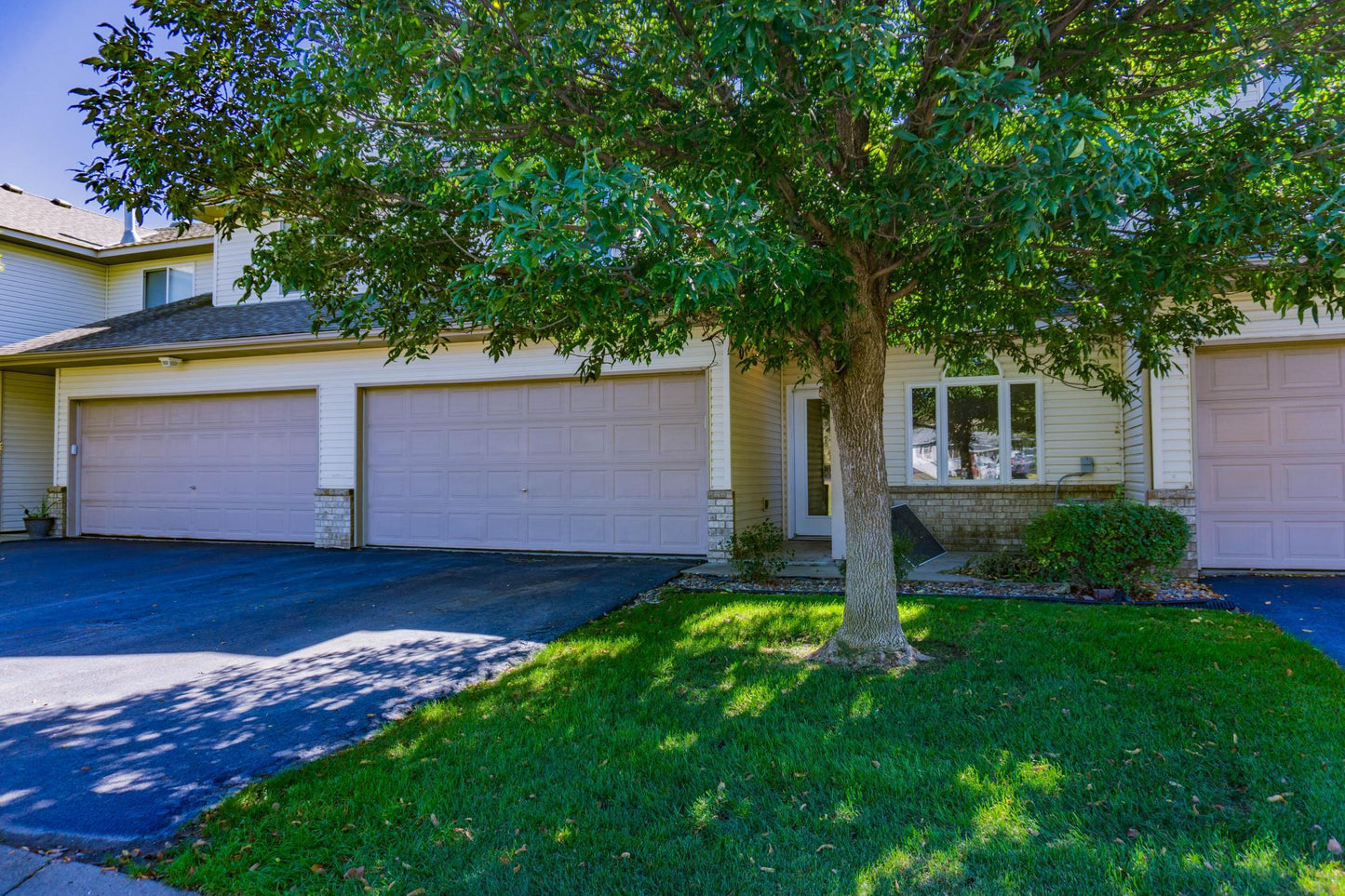 1122 Crystal Place, Chaska, MN 55318