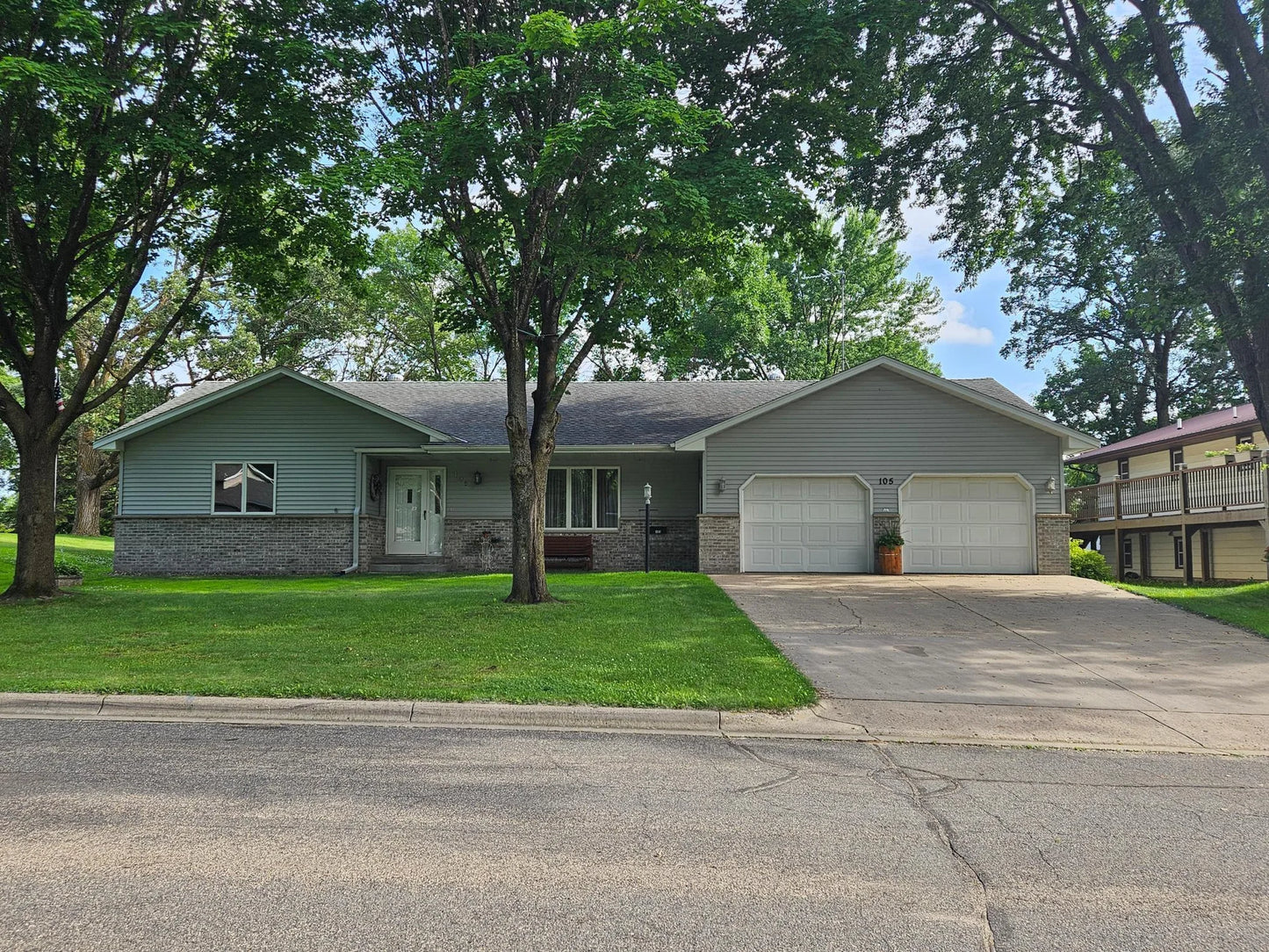 105 Knollwood Street, Annandale, MN 55302