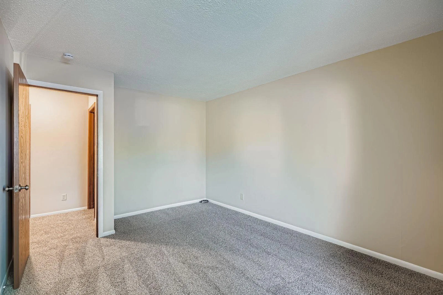 1887 Silver Bell Road, Eagan, MN 55122