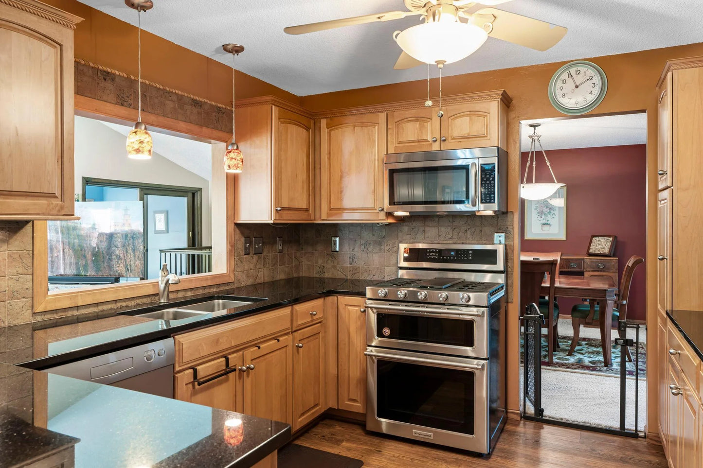 4530 Oak Leaf Drive, Vadnais Heights, MN 55127