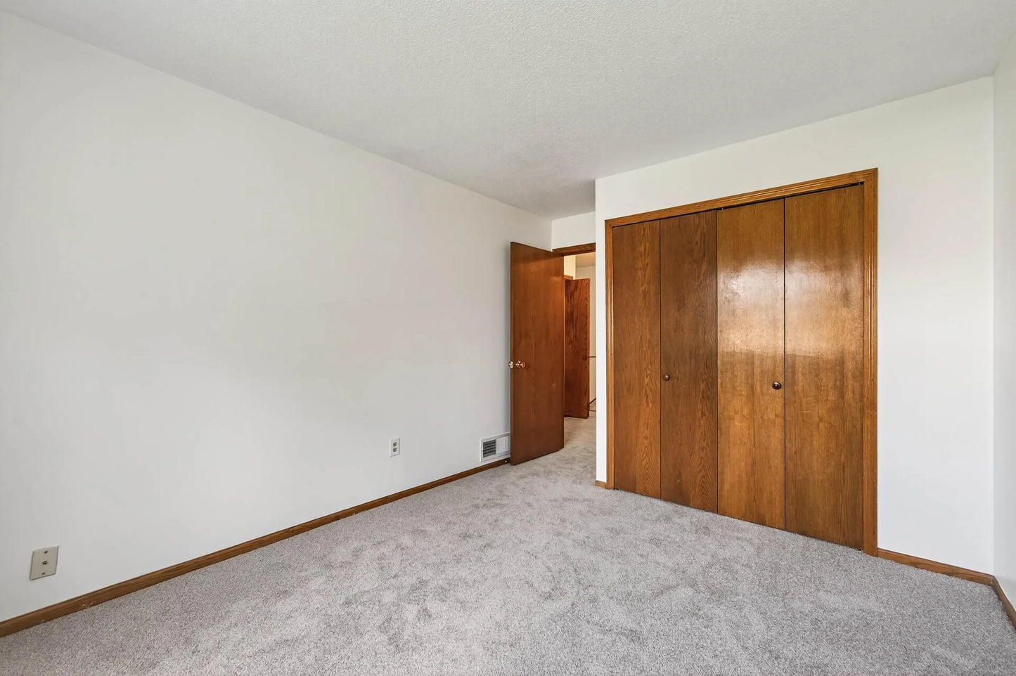 4284 Parkview Court, Vadnais Heights, MN 55127